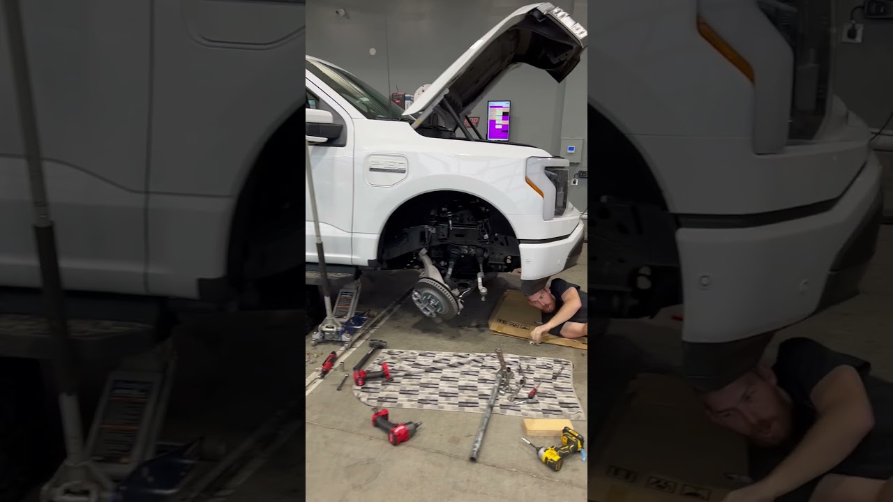 22 Ford Lightning extended range battery getting lifted with some King Shock coilovers