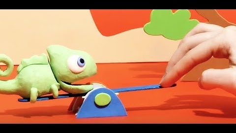 Chameleon has fun on the playground - Stop motion cartoon for children - BabyClay in English