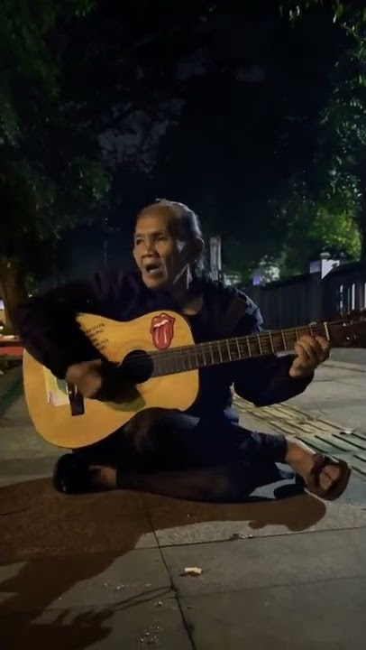 Viral!!! Nenek nenek nyanyi lagu Kotak - Selalu Cinta