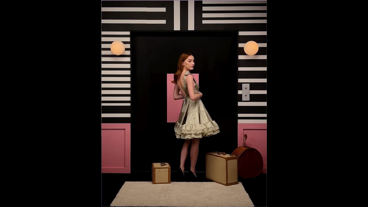 Bridgerton's Phoebe Dynevor | 2021 InStyle Awards Elevator | InStyle | 