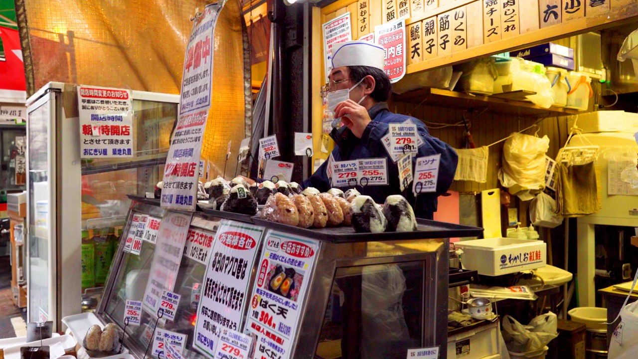 Why 1000 Onigiri Riceballs Fly off the shelves EVERY DAY!