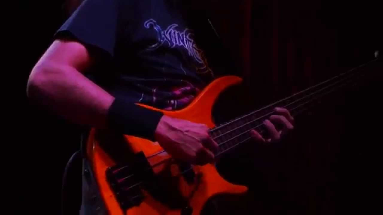 'Lord of the strings' Guitar Wars 2015. YouTube