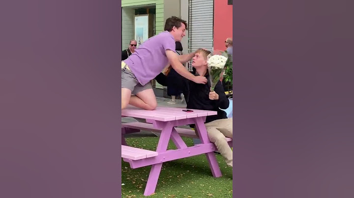 should giving men flowers become more normal? 🥺 #kindness #shorts