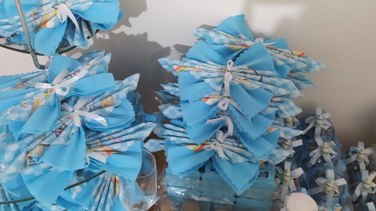 طي مناديل لحفل عقيقة مع بعض التحضيرات لبوفي العقيقة شكل روعة