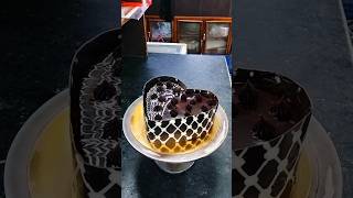 iconic chocolate decoration idea for heart shape cake #tutorial #delicious #shortsfeed #ytshorts