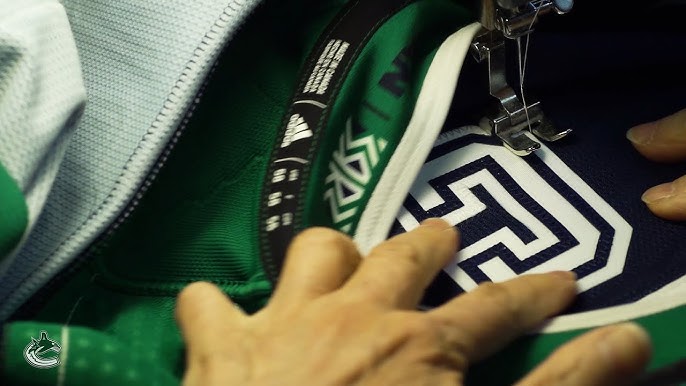 The Canucks' 2022 Reverse Retro jersey makes its debut! 📸: @canucks