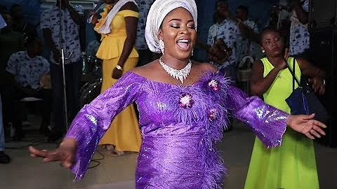Actress Bidemi Kosko steps out in style as she scatter the dance floor at Her Baby Naming Ceremony