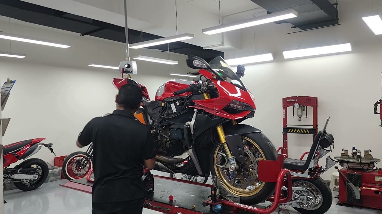 Day in my life as a DUCATI Technician