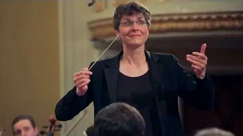 Elisabeth Fuchs conducts 7. Beethoven, 1st movemen...
