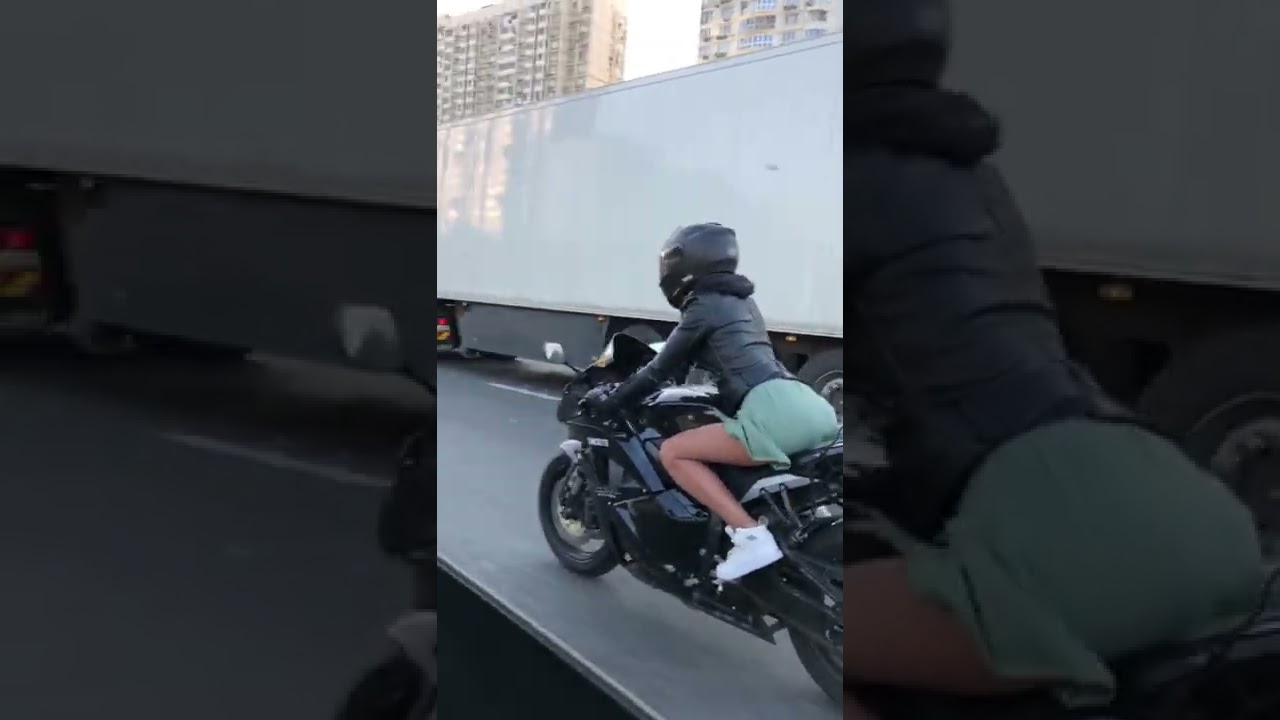 MİNİ ETEK İLE (MOTOSİKLET) BİNİLMEZ KIZIM 