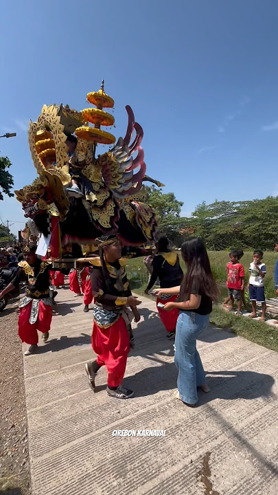 Cewe cantik Sawer di Singa Depok Satria denawa #karnaval #hanoman #viral