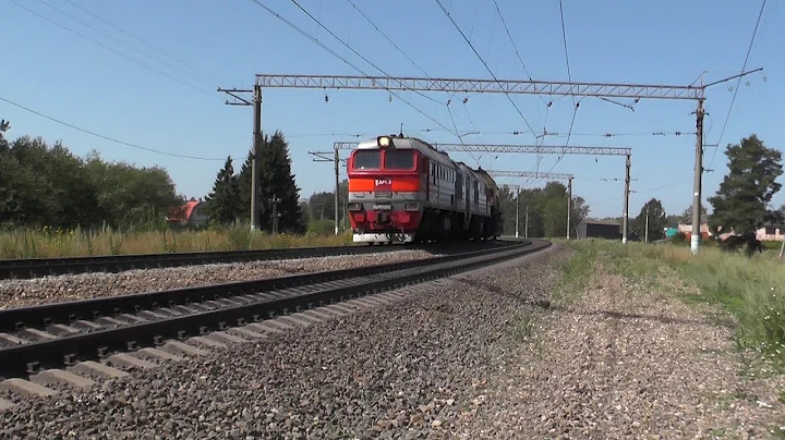 Тепловоз 2М62-1041 с хозяйственным поездом