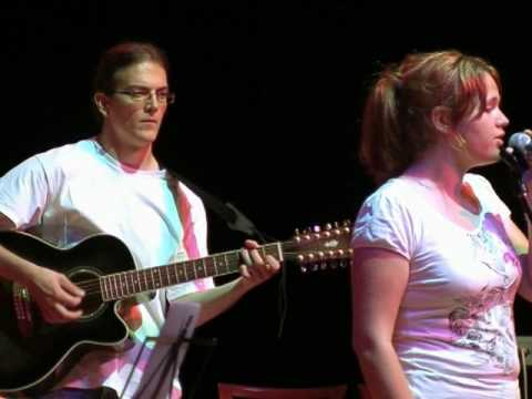 Anouk & Sarah Bettens - I Alone