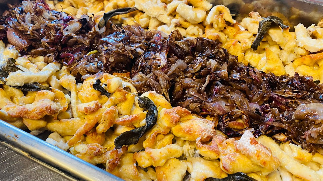 Petto di pollo a straccetti con cipolla caramellata.Tutto nel ￼forno e tutto in un colpo.economico ￼