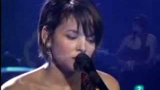 Norah Jones - Light as a Feather live at Ancienne Belgium 2010.flv