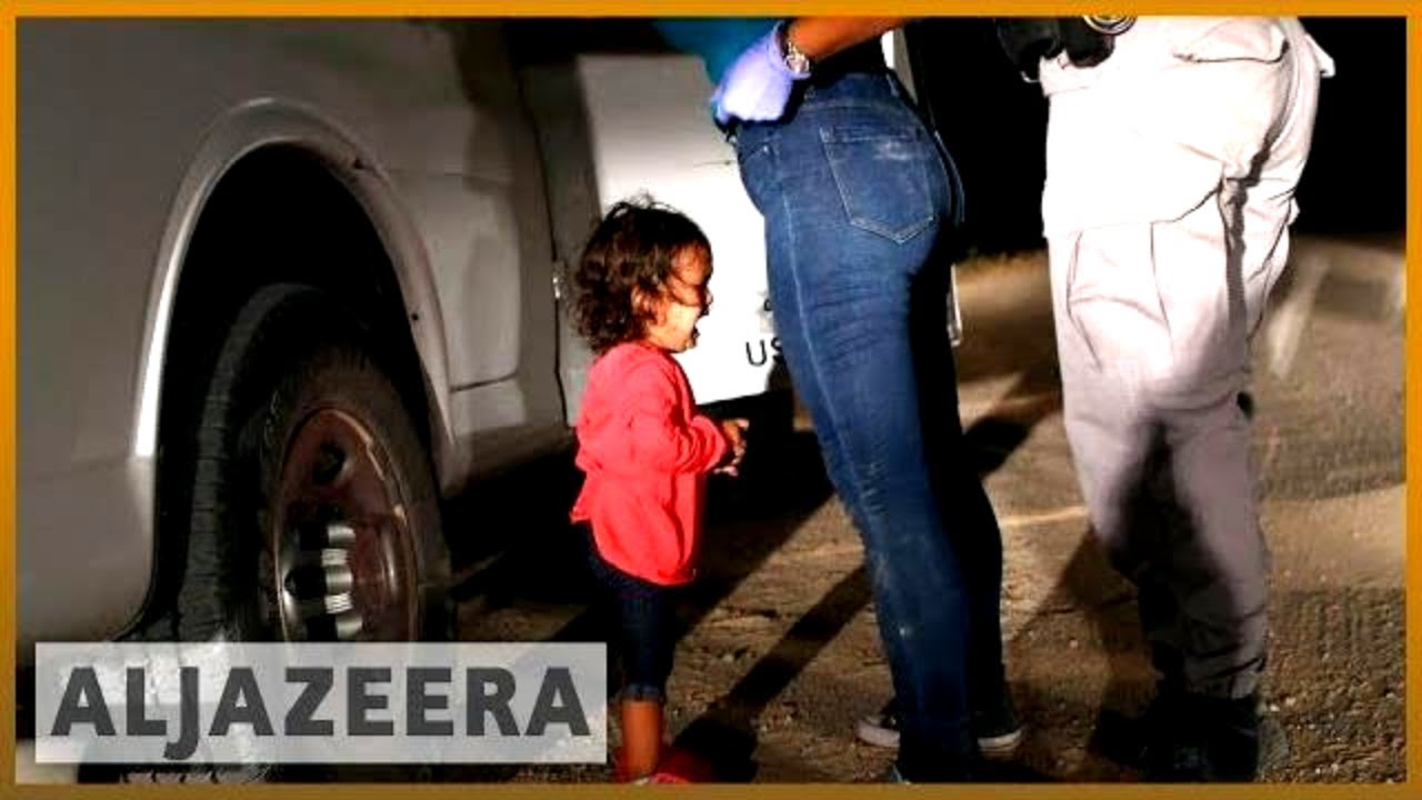 🇺🇸 فصل الأطفال عن عائلاتهم يُثير جدلاً واسعاً حول الهجرة في الولايات المتحدة | الجزيرة الإنجليزية
