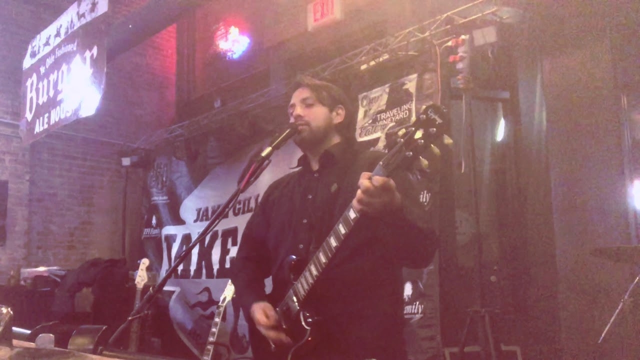 "Crazy", Patsy Cline/ "That's Alright Mama", Elvis Presley - Joel Garza live (Cover)