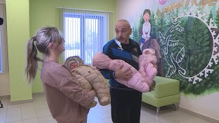 Первую тройню этого года выписали из Сургутского центра охраны материнства и детства