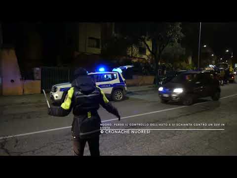 Video Nuoro Perde il controllo dell'auto e si schianta contro un SUV in sosta