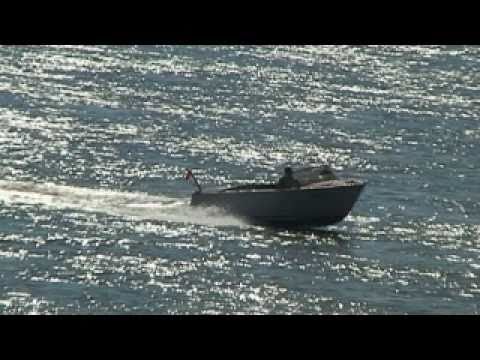 Mit dem Holzboot auf dem Rhein, wooden boat utility runabout Rohn VZ58