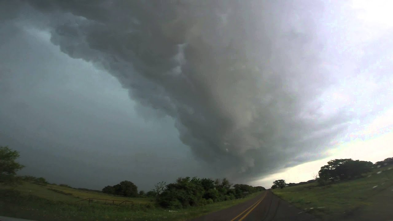 Shelf cloud, severe thunderstorm - YouTube