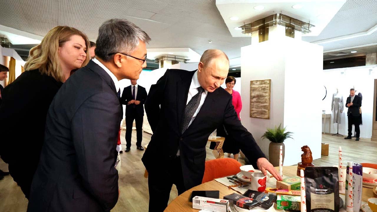 Путину показали перспективные российские бренды на выставке «Знай наших»