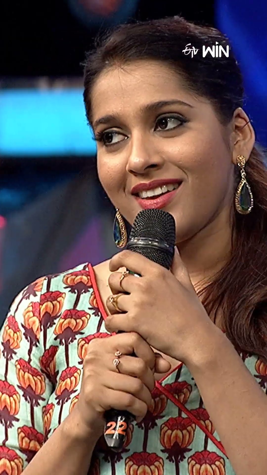 #shorts - సుధీర్ ని ప్రేమతో పిలిచి ప్రియమణి..! #dheejodi #comedy #sudheer #rashmi #priyamani