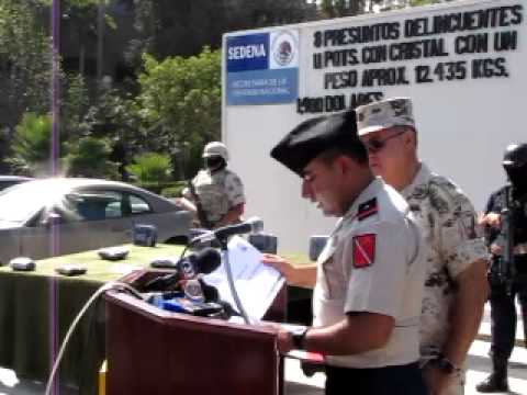 VÍDEOS EJERCITO Y PEP DECOMISAN MAS DE 12 KILOS DE CRISTAL 8 DETENIDOS EN TIJUANA