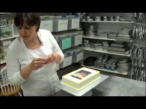 Using the Air Brush for cake decoration 