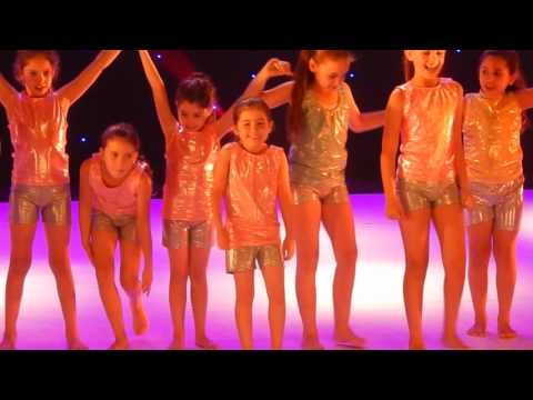 ענבר ואיילת   מופע סיום ג'אז 2016