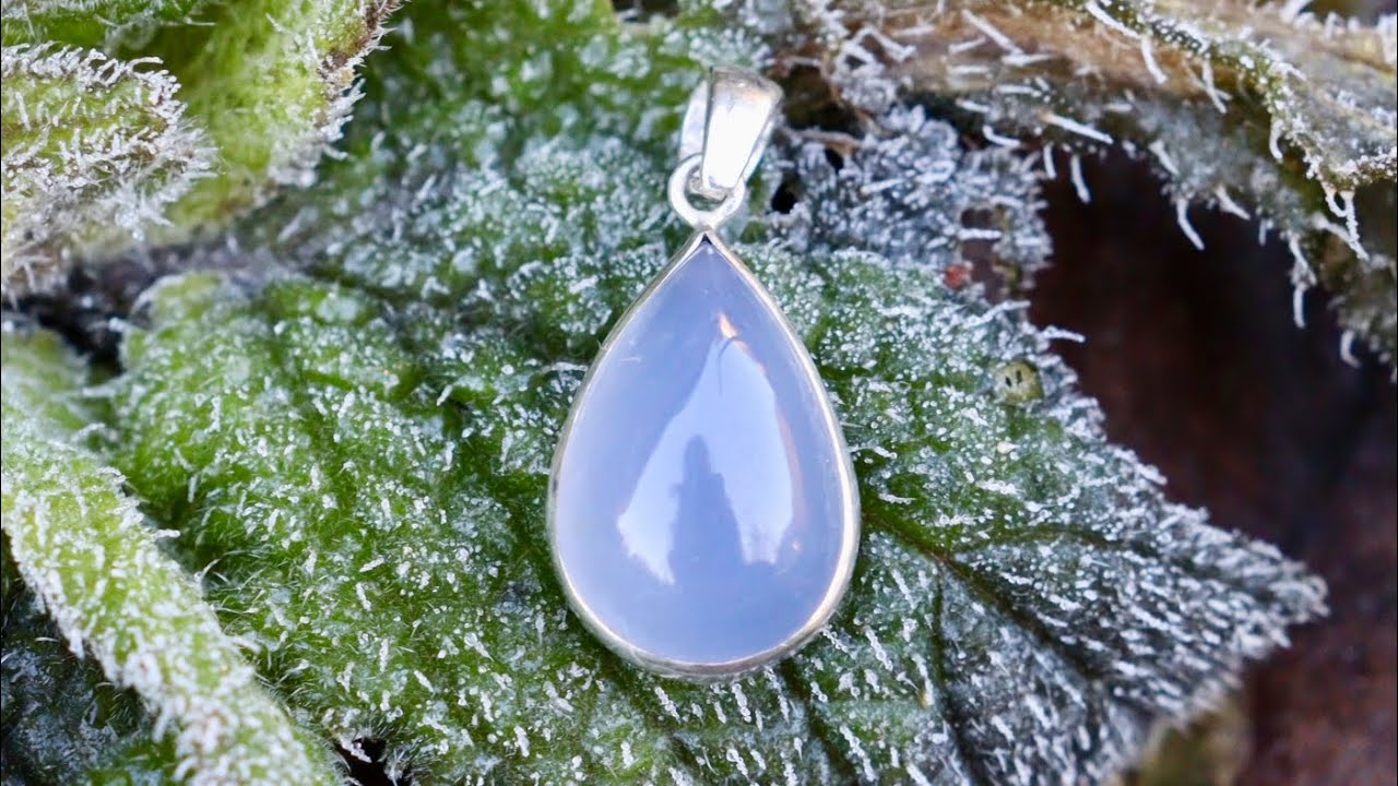 Unikat aus der Werkstatt: Zarter Anhänger aus Silber mit Chalzedon (Kundenauftrag)