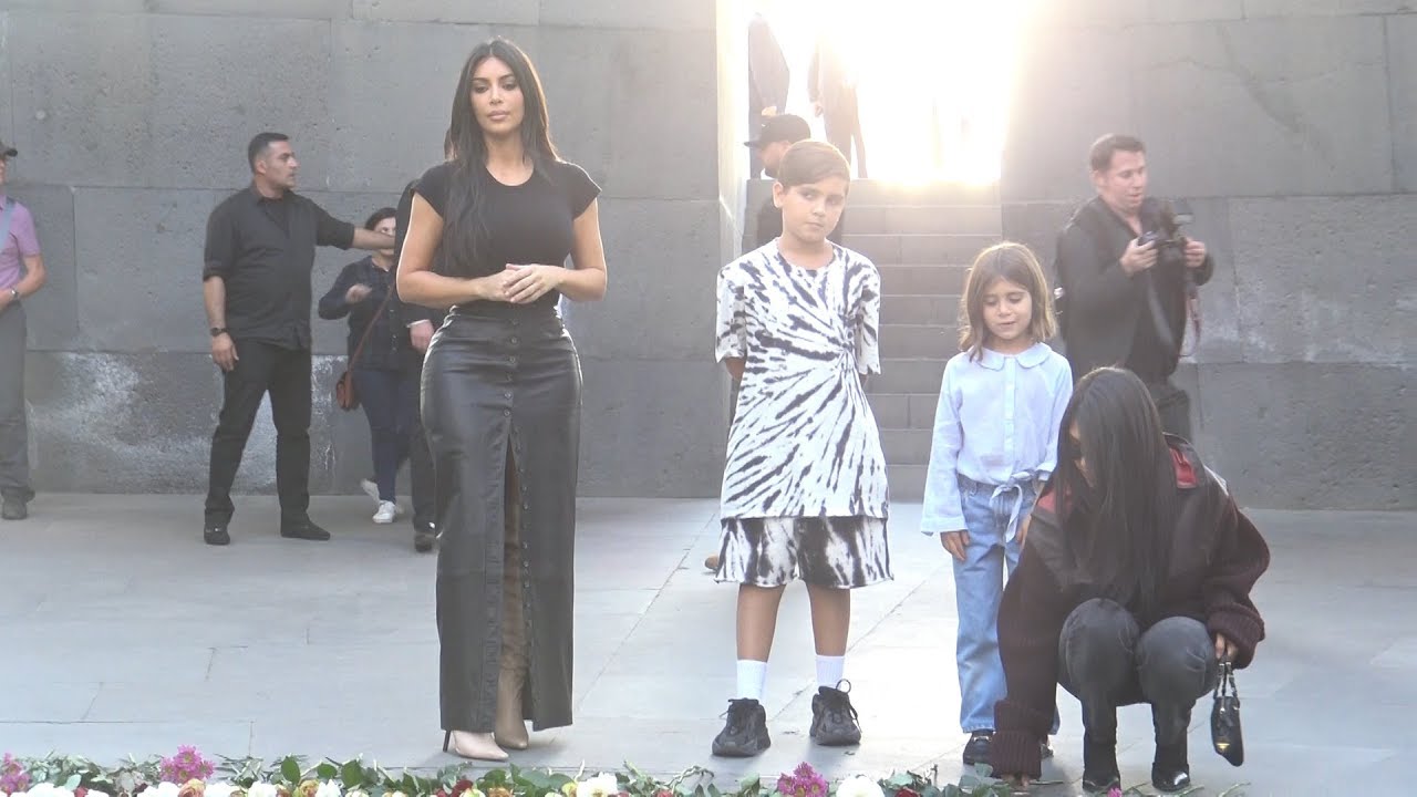 Քիմ Քարդաշյանը քրոջ հետ այցելեց Ծիծեռնակաբերդ // Kim and Kourtney Kardashians visit Tsitsernakaberd