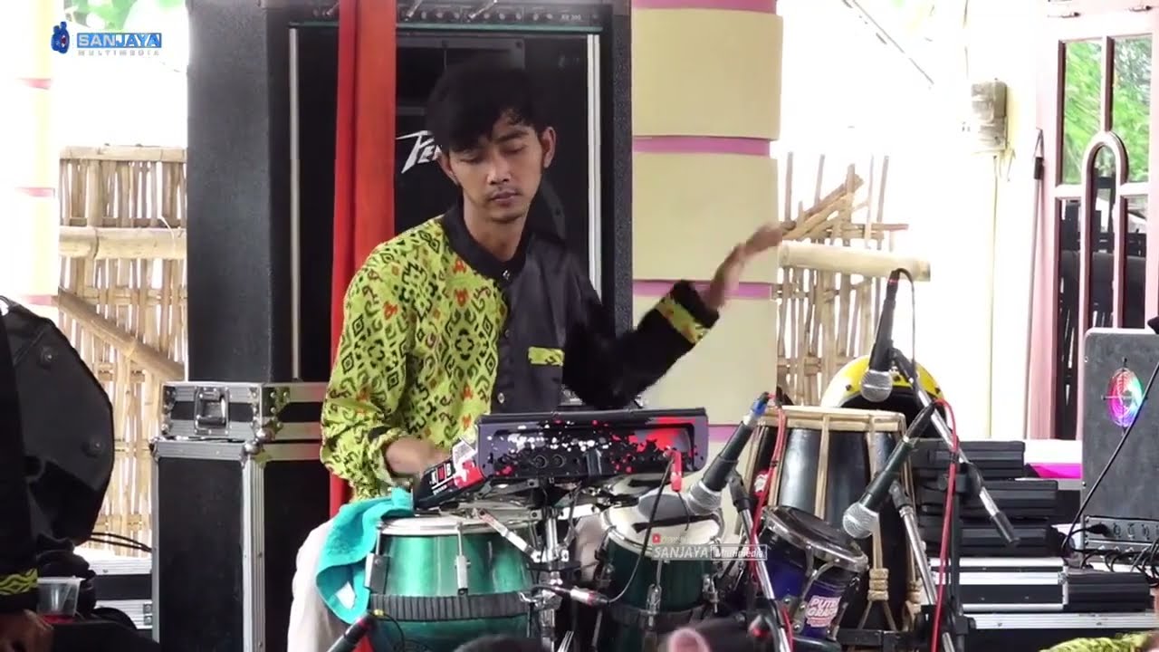Suci Dalam Debu _ KMB Gedruk _ AM pro audio Live terbaru.