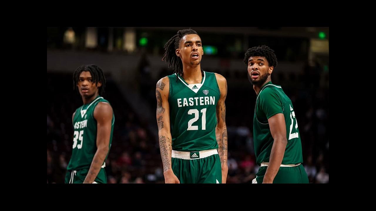 LeBron James Reacts to Emoni Bates%E2%80%99s Epic Scoring Streak - YouTube