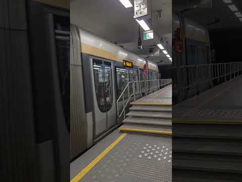 STIB/MIVB Tram 4 at De Brouckere / Place de Brouckère #asmr #tramspotter #tramspotting