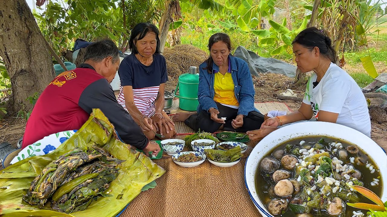 แกงผักอีลอกใส่เห็ด ห่อหมกฮวกหอมๆ มาแซ่บๆนำทีมงานเด้อ