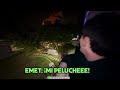 GLOGLO Y EMETSUKI TIRAN SUS PELUCHES AL ÁRBOL
