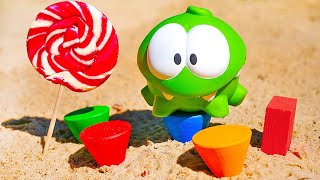 Aprendendo formas geométricas e cores com o monstrinho Om Nom. Vídeos para bebês