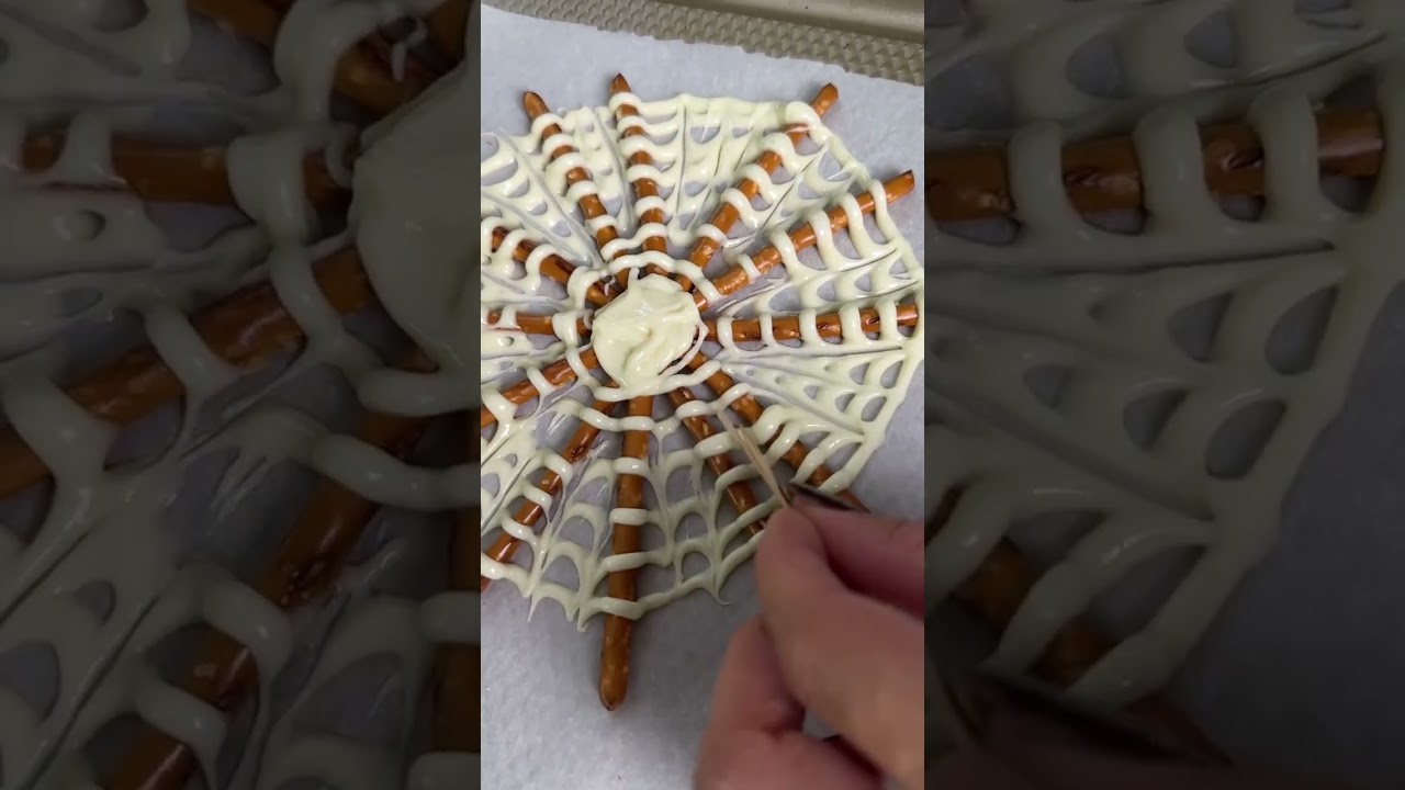 Spooky pretzels, easy and so cute!🕷🥨