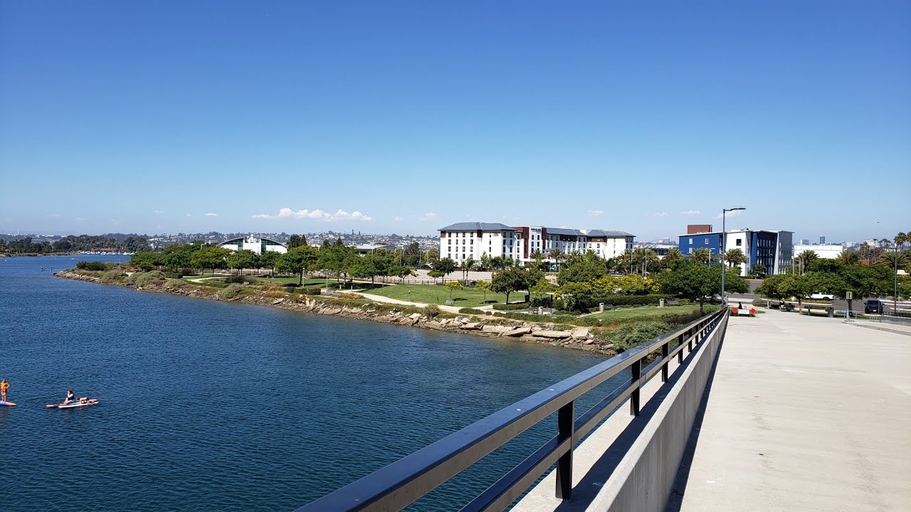 San Diego airport hotel with breakfast and kitchenette.  Easy walk to liberty station, ample parking