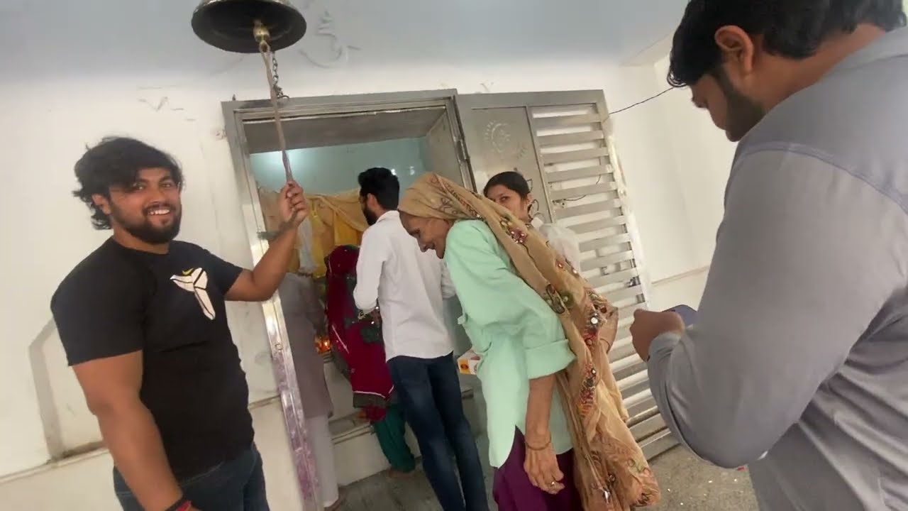 Aj holi pe gye jhande wale mandir..😃🙏@Kishorivlogs-7 #mandir #holi #holispecial #holivlog 