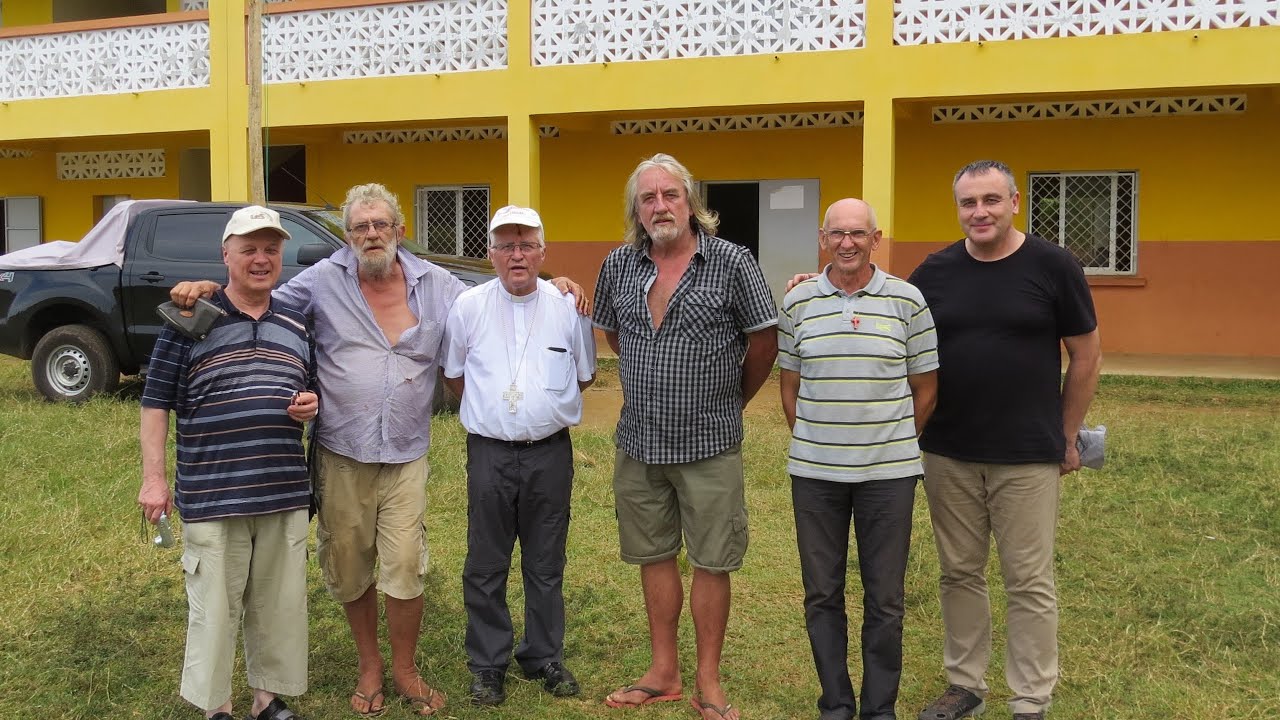 Misijonarji SLOVENSKI  na Madagaskarju povzetek . Montaža  https://www.ivansek.si