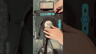 Scratching on Stanton STX 🎚️🔥 portable turntable #scratch #scratching #scratchdj #stantonstx