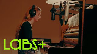 Eliza Oakes plays the LABS+ Ultra Soft Piano screenshot 5
