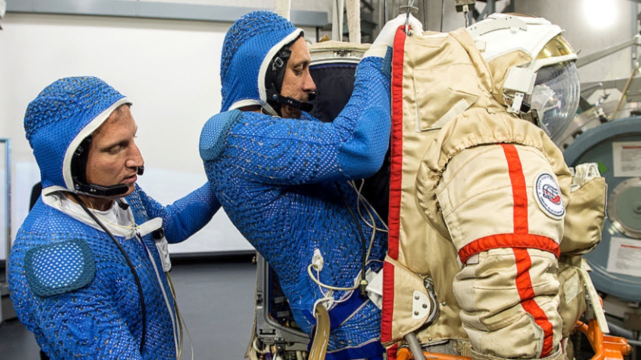 Работа связанная с полетами. Космический скафандр «Орлан-МКС». Скафандр Орлан. Орлан костюм Космонавта. Костюм для скафандр Орлан МКС.