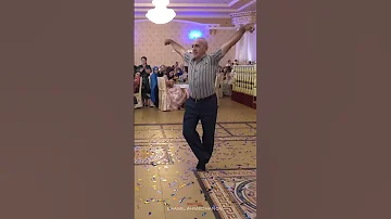 Невероятный танец одного аксакала лезгинка дагестанцы 