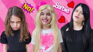 Marina e Elisa em em uma História Engraçada de Uma Nova Irmã Barbie