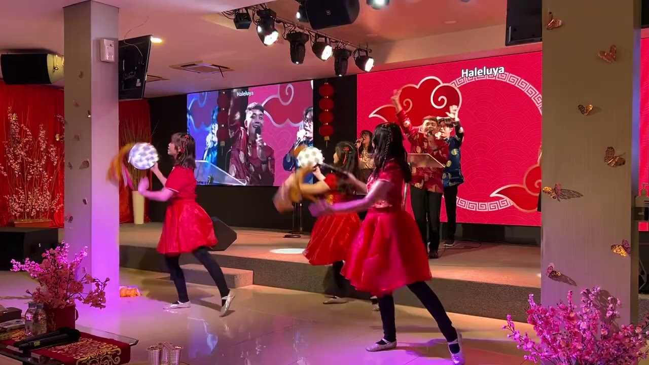 Segala Puji Syukur - Tambourine dance