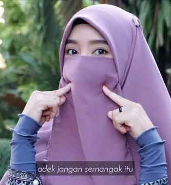 Adek berjilab ungu status WA keren