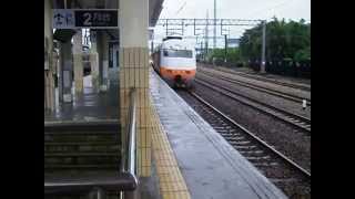 117次自強號大湖站通過(3168次區間車交會)